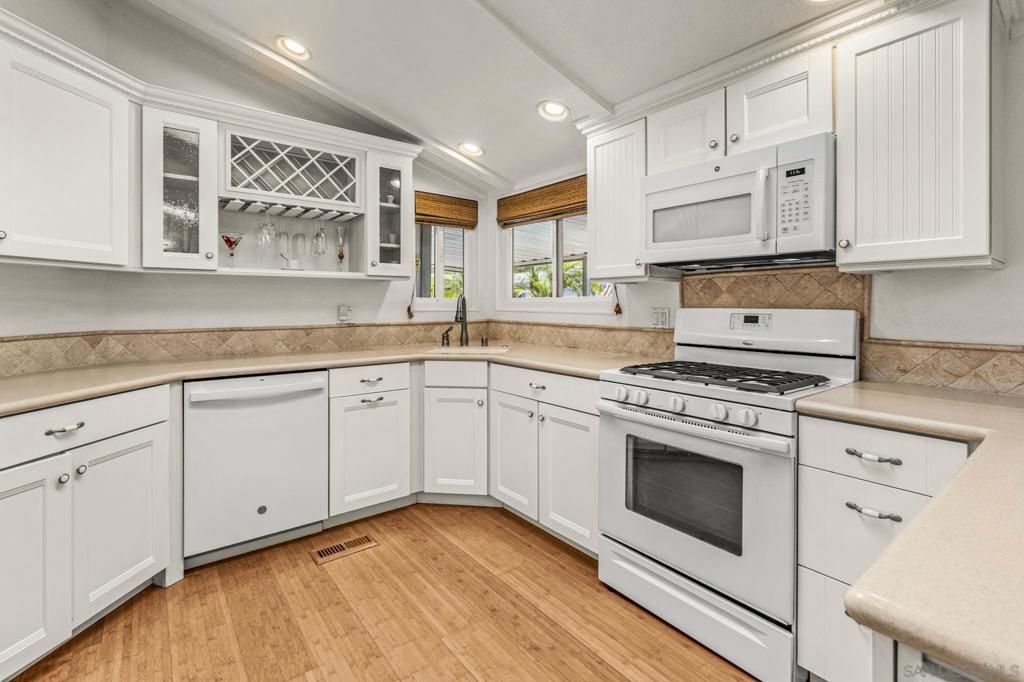Image 7 of property listing at 2250 N Broadway 42, Escondido, CA 92026