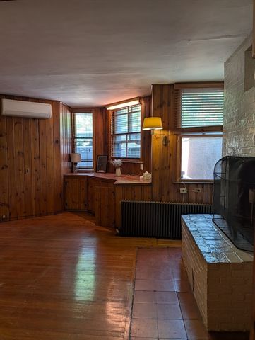 127 Bay State Road B, Boston, MA 02215