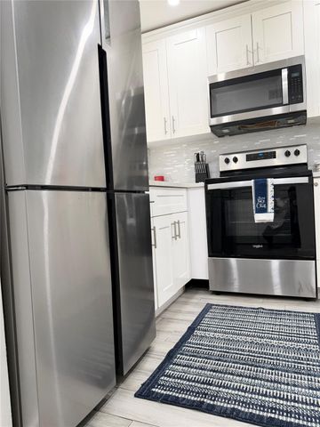 2950 W Sunrise Lks Dr 106, Sunrise, FL 33322