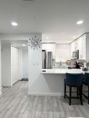 2950 W Sunrise Lks Dr 106, Sunrise, FL 33322