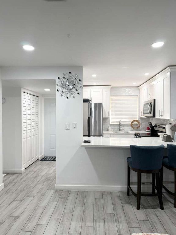 2950 W Sunrise Lks Dr 106, Sunrise, FL 33322