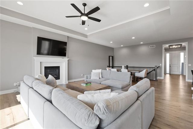 1521 SW Arbormill Terrace, Lee's Summit, MO 64082