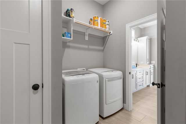 1521 SW Arbormill Terrace, Lee's Summit, MO 64082