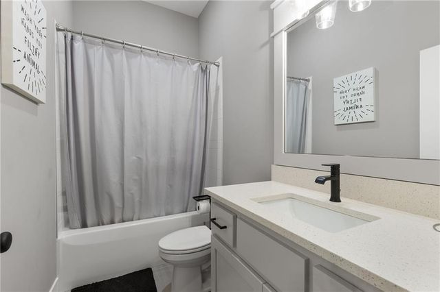 1521 SW Arbormill Terrace, Lee's Summit, MO 64082