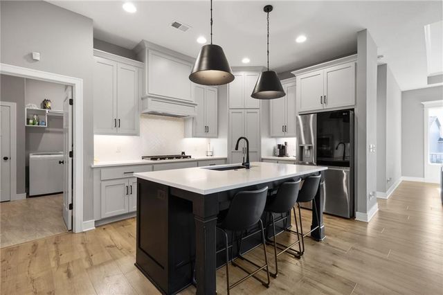 1521 SW Arbormill Terrace, Lee's Summit, MO 64082