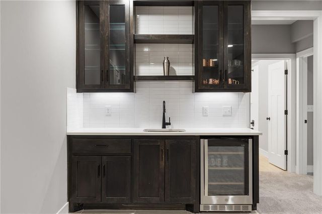 1521 SW Arbormill Terrace, Lee's Summit, MO 64082