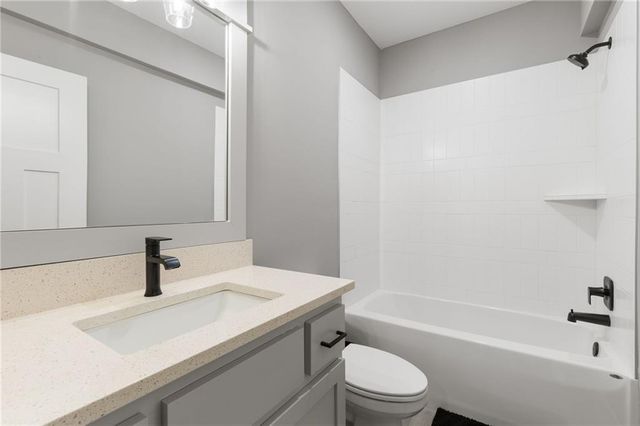 1521 SW Arbormill Terrace, Lee's Summit, MO 64082