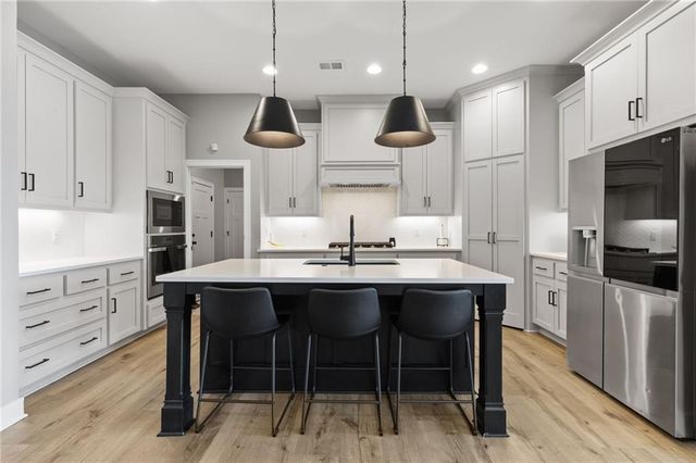 1521 SW Arbormill Terrace, Lee's Summit, MO 64082