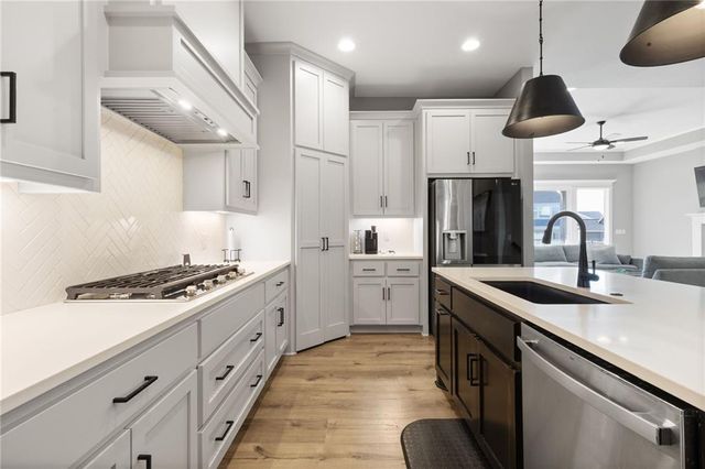 1521 SW Arbormill Terrace, Lee's Summit, MO 64082