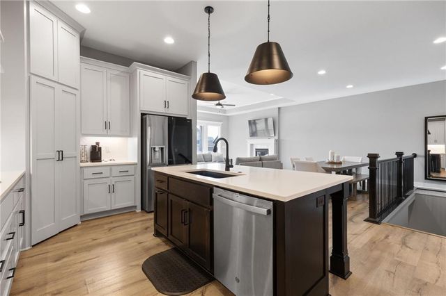 1521 SW Arbormill Terrace, Lee's Summit, MO 64082