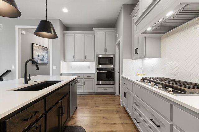 1521 SW Arbormill Terrace, Lee's Summit, MO 64082