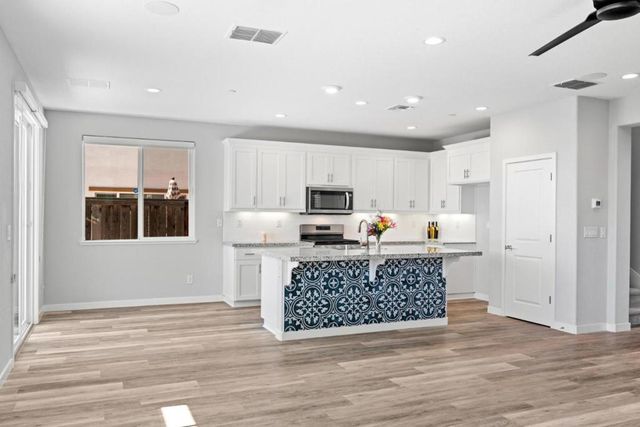 2360 Aerostar Way, Sacramento, CA 95834