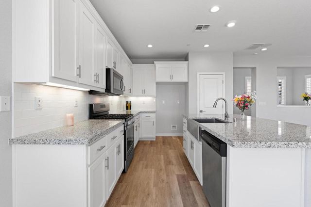 2360 Aerostar Way, Sacramento, CA 95834