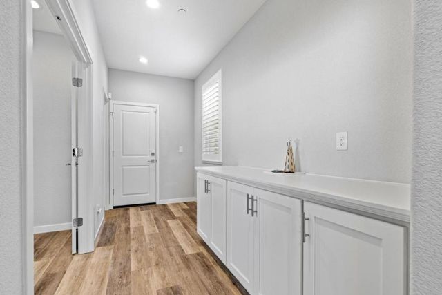 2360 Aerostar Way, Sacramento, CA 95834