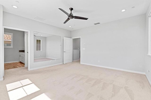 2360 Aerostar Way, Sacramento, CA 95834