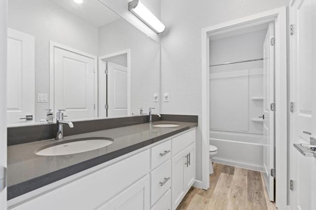 2360 Aerostar Way, Sacramento, CA 95834