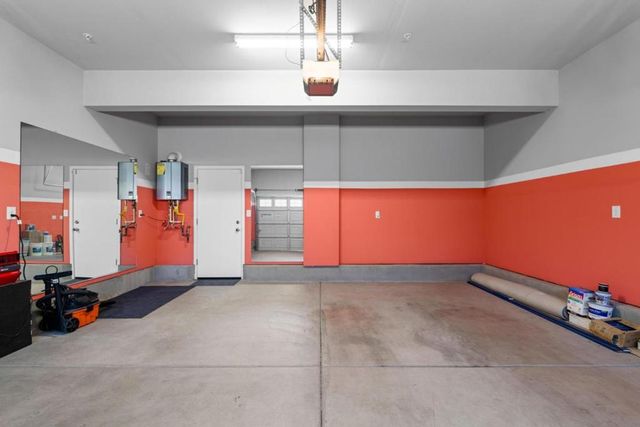2360 Aerostar Way, Sacramento, CA 95834