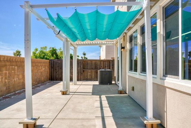 2360 Aerostar Way, Sacramento, CA 95834