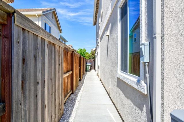 2360 Aerostar Way, Sacramento, CA 95834
