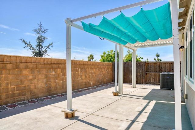2360 Aerostar Way, Sacramento, CA 95834