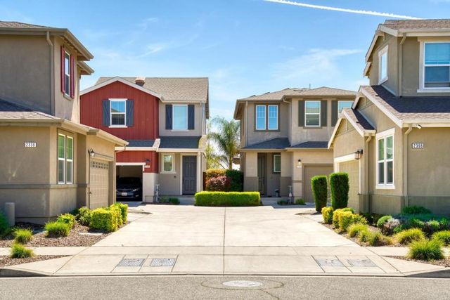 2360 Aerostar Way, Sacramento, CA 95834