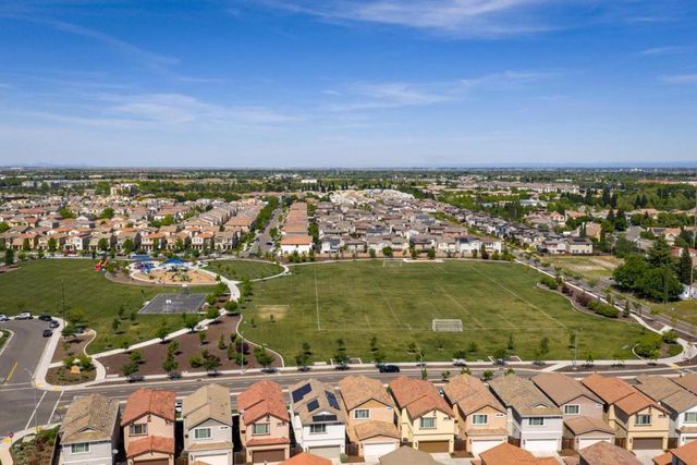 2360 Aerostar Way, Sacramento, CA 95834