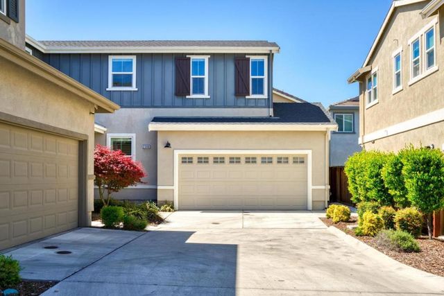 2360 Aerostar Way, Sacramento, CA 95834
