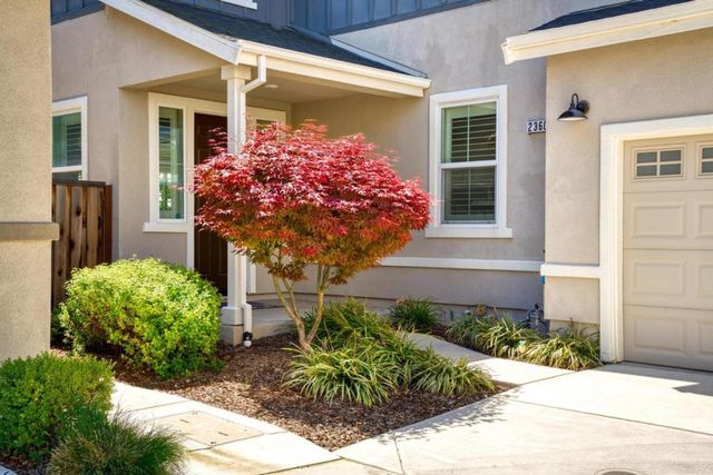 2360 Aerostar Way, Sacramento, CA 95834