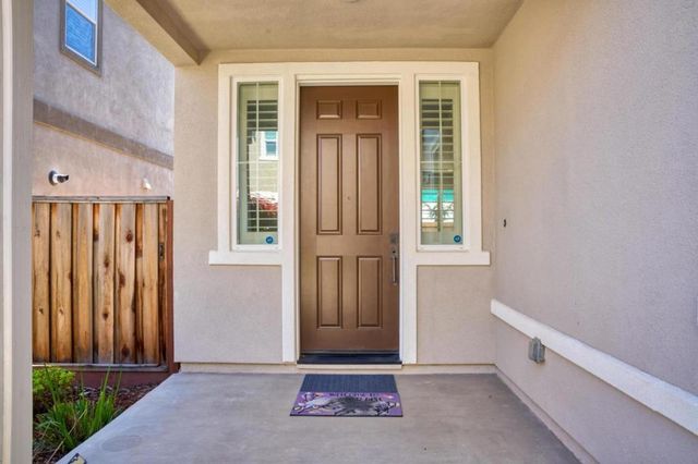 2360 Aerostar Way, Sacramento, CA 95834