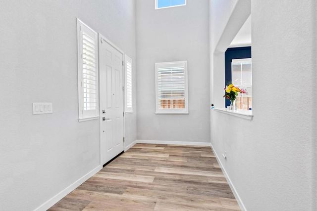 2360 Aerostar Way, Sacramento, CA 95834