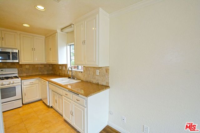 3630 2nd Avenue, Glendale, CA 91214