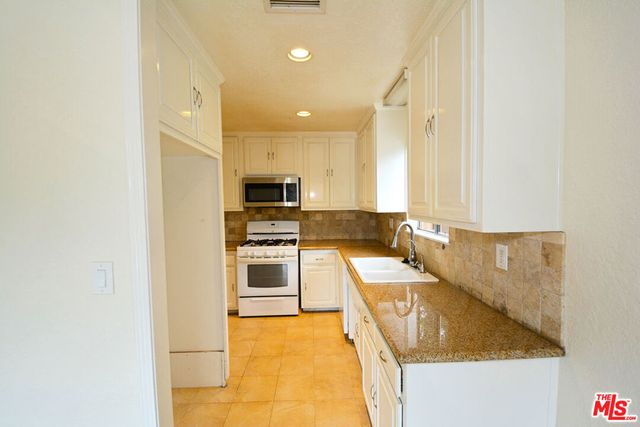 3630 2nd Avenue, Glendale, CA 91214