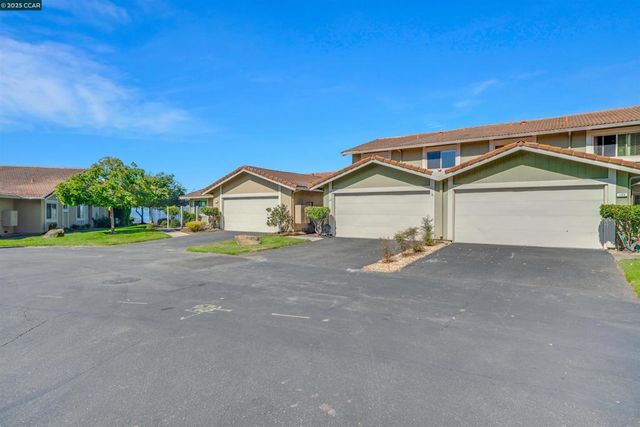141 Mountain Valley St, Oakland, CA 94605
