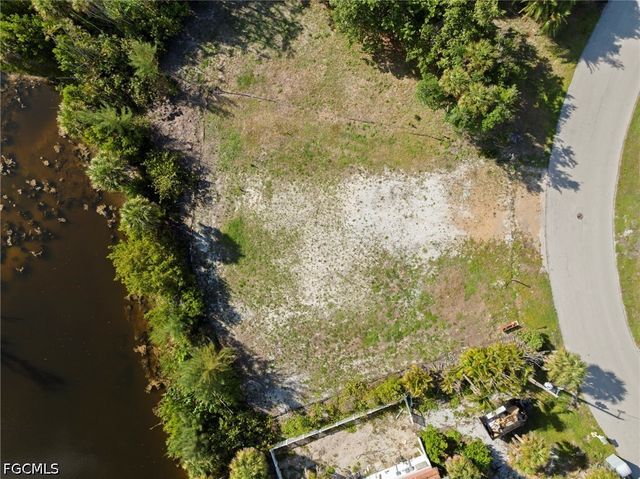 572 Chert CT, Sanibel, FL 33957