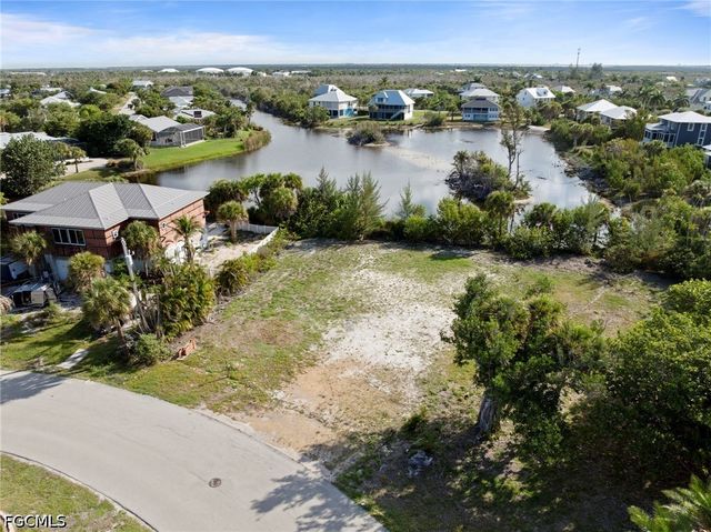 572 Chert CT, Sanibel, FL 33957