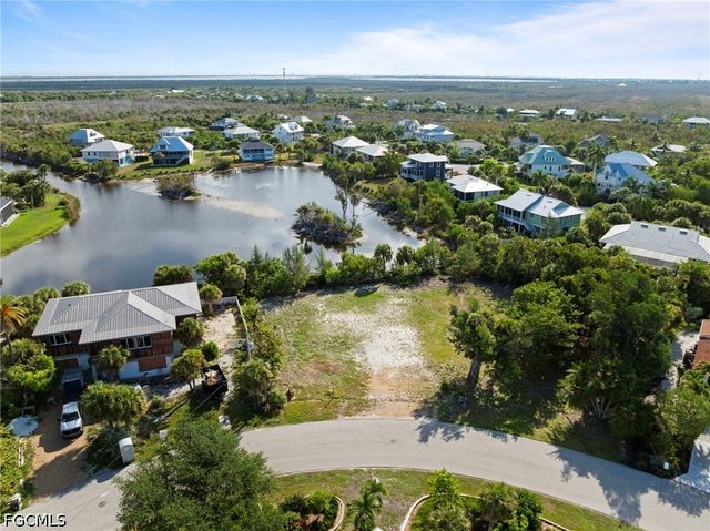 572 Chert CT, Sanibel, FL 33957