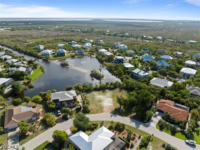 572 Chert CT, Sanibel, FL 33957