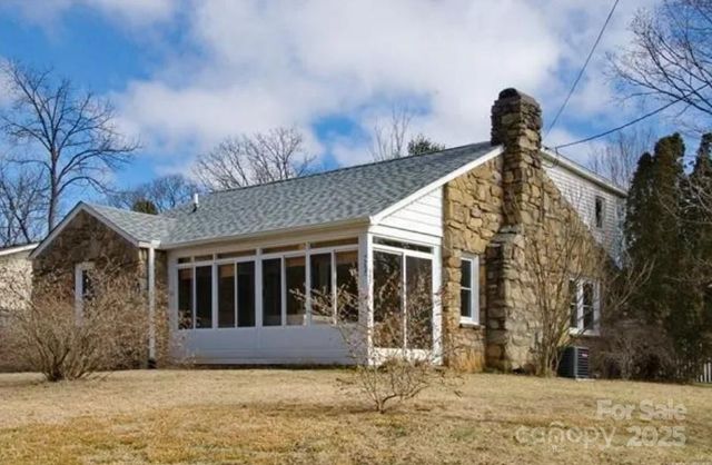 365 Old Haw Creek Road, Asheville, NC 28805