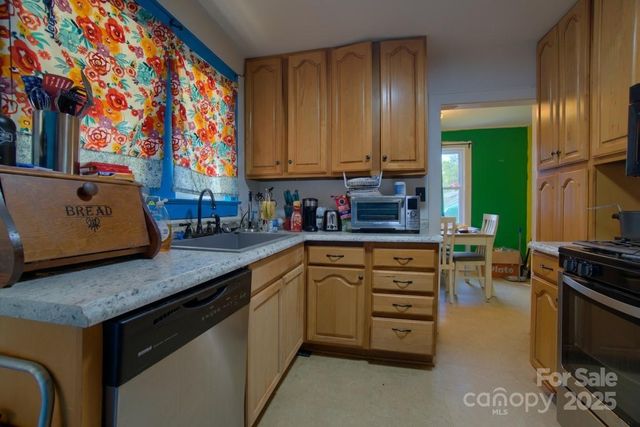 365 Old Haw Creek Road, Asheville, NC 28805