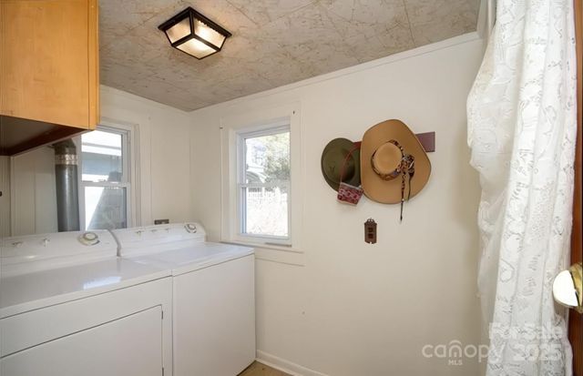 365 Old Haw Creek Road, Asheville, NC 28805