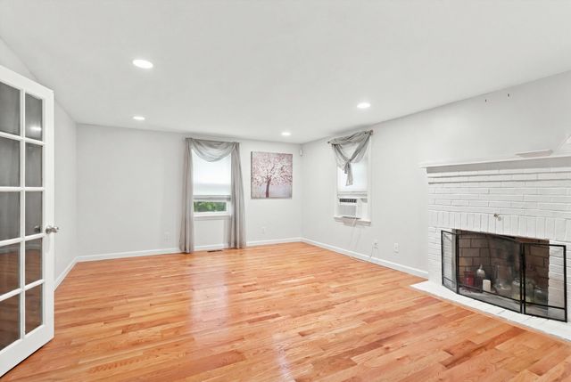 20 Partridge Lane, Londonderry, NH 03053