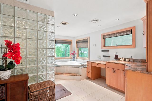 20 Partridge Lane, Londonderry, NH 03053