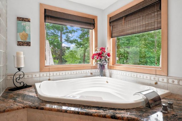 20 Partridge Lane, Londonderry, NH 03053