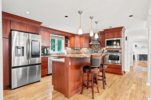 20 Partridge Lane, Londonderry, NH 03053