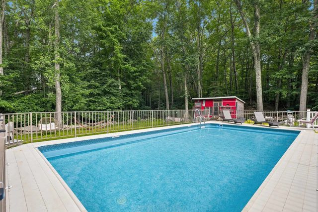 20 Partridge Lane, Londonderry, NH 03053