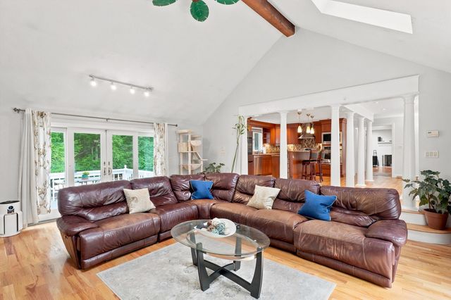 20 Partridge Lane, Londonderry, NH 03053