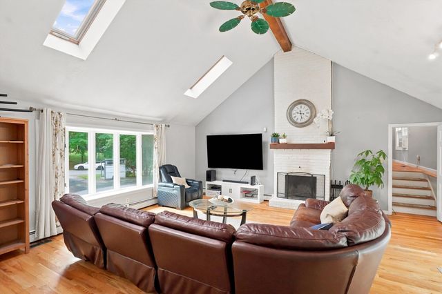 20 Partridge Lane, Londonderry, NH 03053