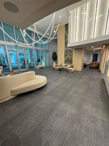 90 SW 3rd St 3901, Miami, FL 33130