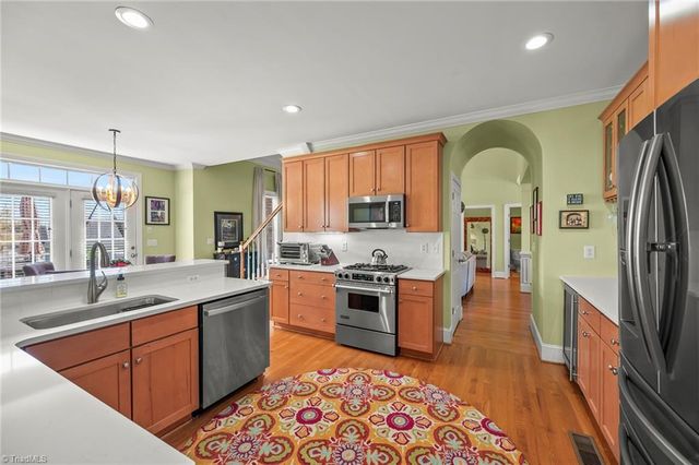 2156 Waterford Village Drive, Clemmons, NC 27012