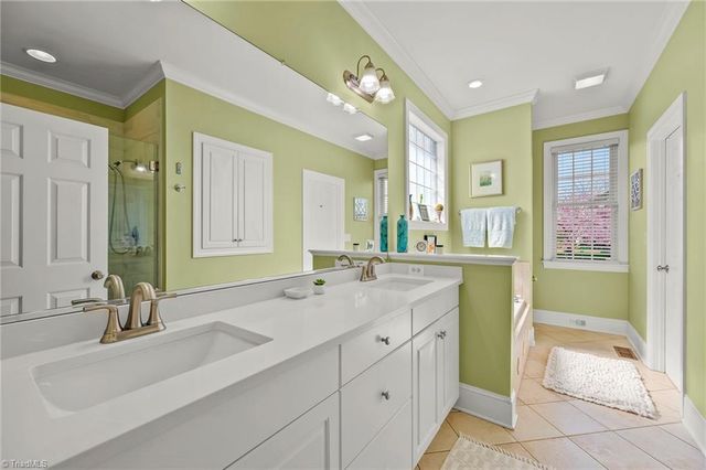 2156 Waterford Village Drive, Clemmons, NC 27012